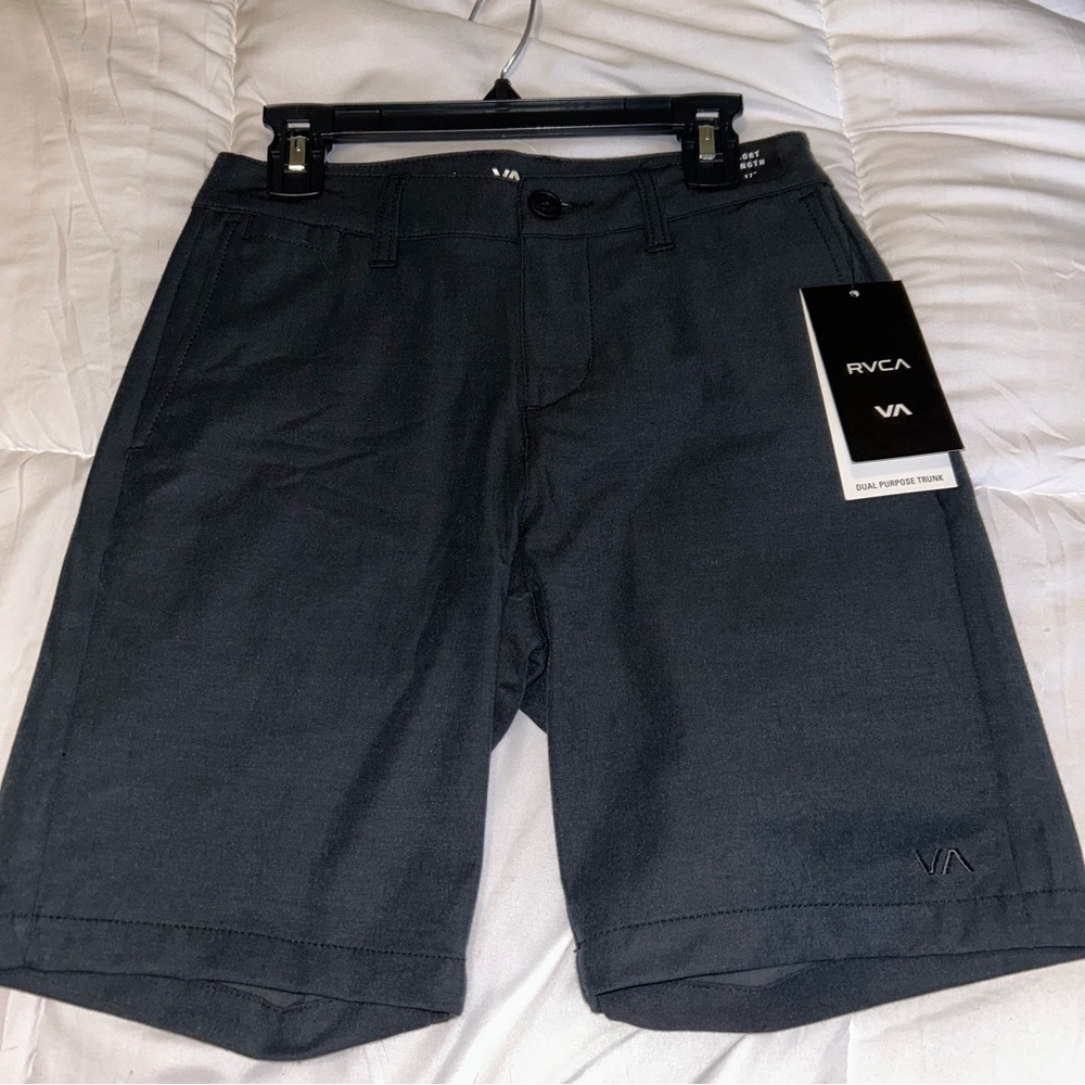 New NWT RVCA Boy's Back In Solid Hybrid 17" Pockets Size 23